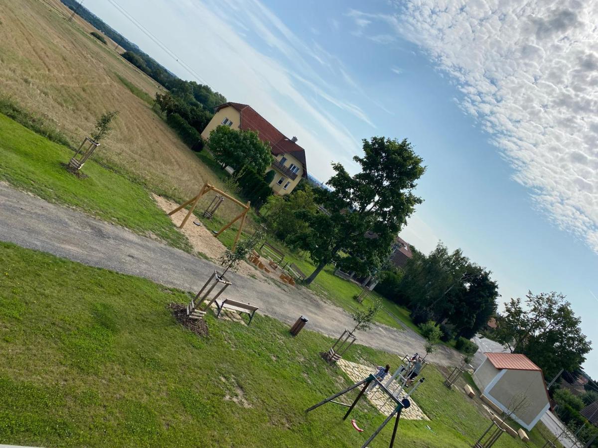 Penzion Rozkos Průhonice Buitenkant foto