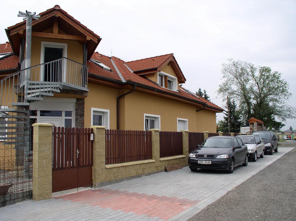 Penzion Rozkos Průhonice Buitenkant foto