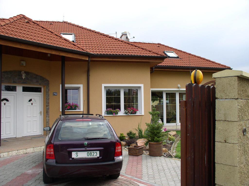 Penzion Rozkos Průhonice Buitenkant foto