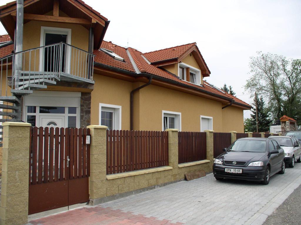Penzion Rozkos Průhonice Buitenkant foto