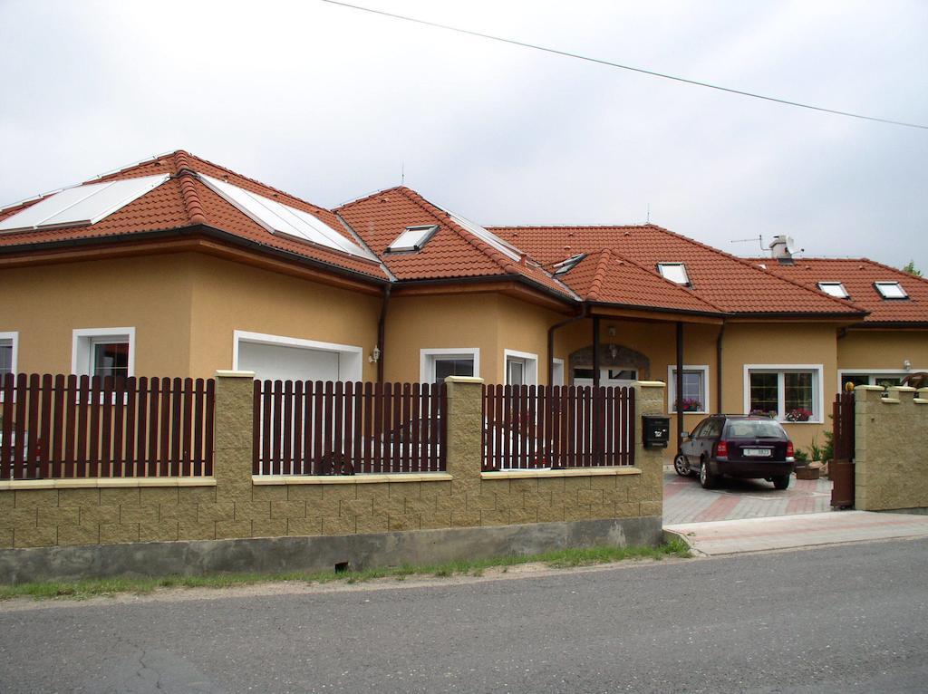 Penzion Rozkos Průhonice Buitenkant foto