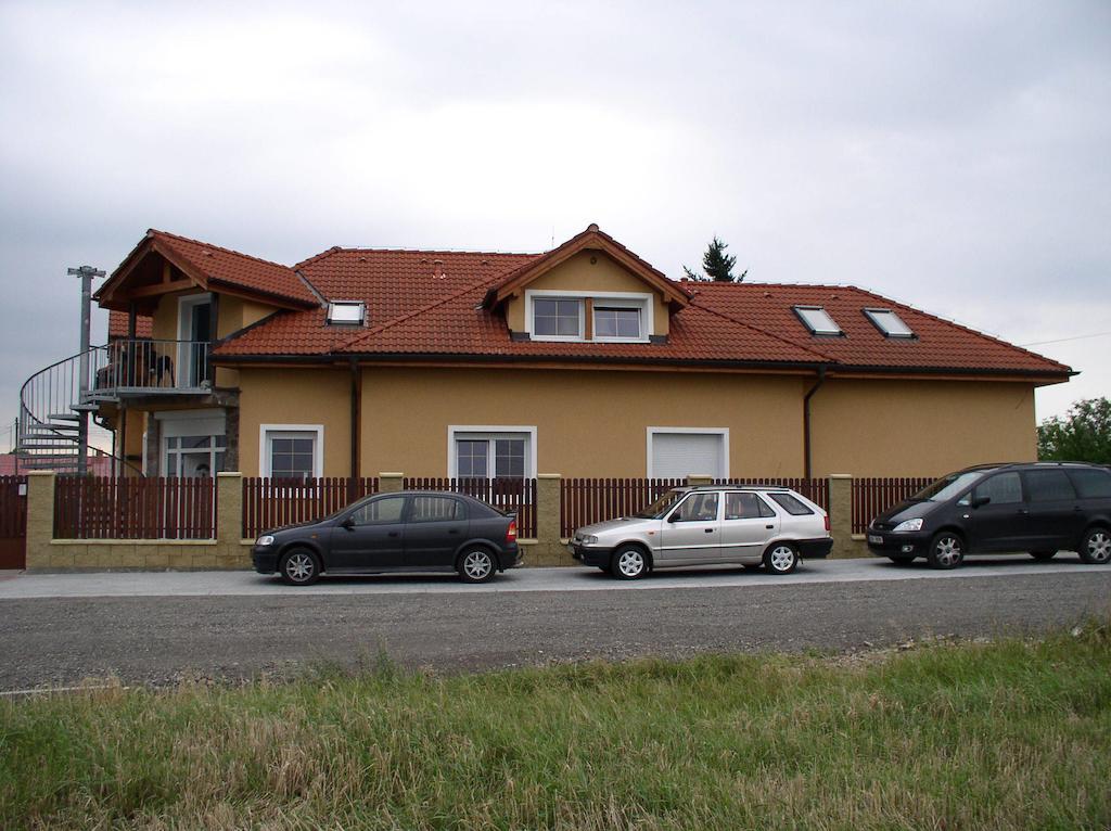 Penzion Rozkos Průhonice Buitenkant foto
